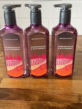 Bath & Body Works Pomegranate & Blackberry Hand Soap - Purple